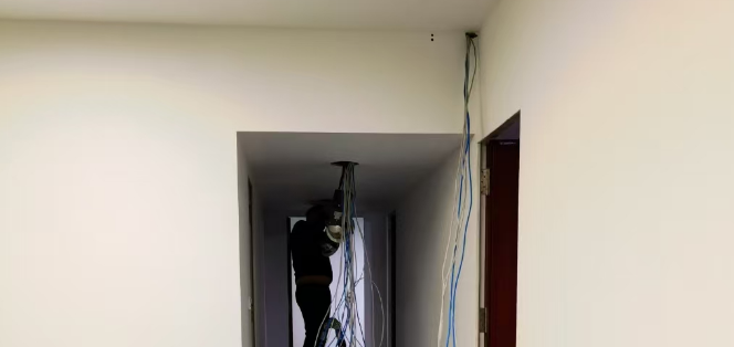 安装监控穿线施工